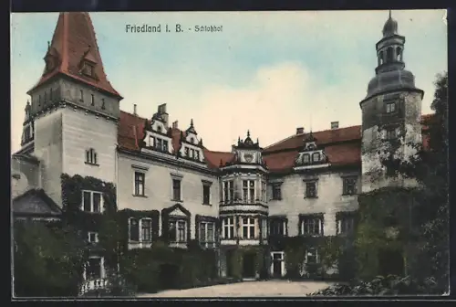 AK Friedland / Frydlant, Blick in den Schlosshof