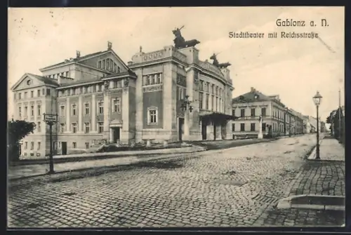 AK Gablonz a. N., Stadttheater mit Reichsstrasse
