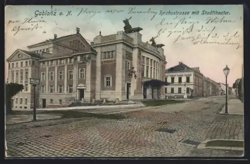 AK Gablonz a. N., Reichsstrasse mit Stadttheater