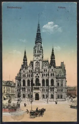 AK Reichenberg, Rathaus mit Passanten