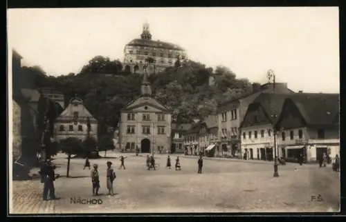 AK Náchod, Strassenpartie mit Schloss