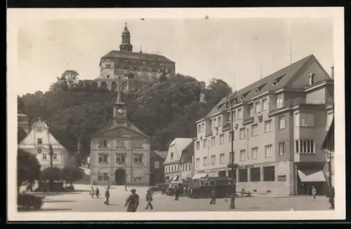 AK Náchod, Strassenpartie mit Schloss