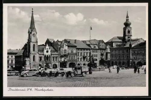 AK Trautenau /S. G., Marktplatz mit Rathaus