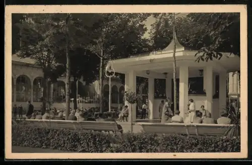 AK Johannisbad im Riesengebirge, Kurpark mit Trinksprudel