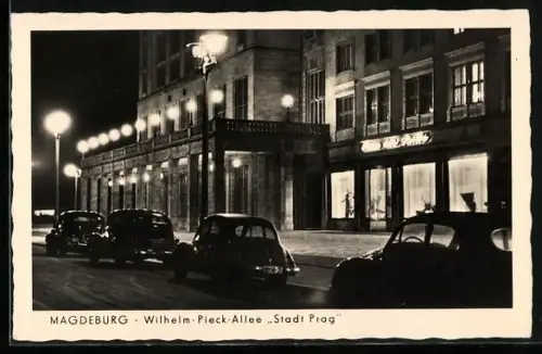 AK Magdeburg, Wilhelm-Pieck-Allee Stadt Prag bei Nacht