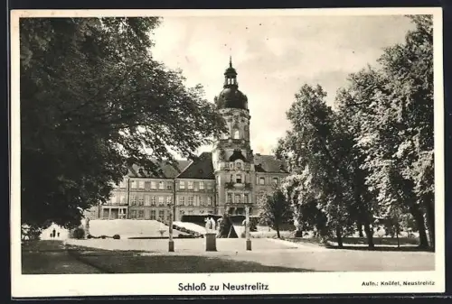 AK Neustrelitz, Schloss zu Neustrelitz mit Parkanlage