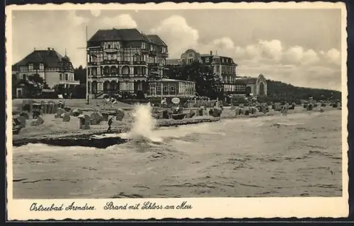 AK Arendsee / Ostsee, Strand mit Hotel Schloss am Meer