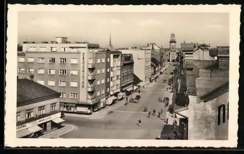 AK Pardubice, Strassenpartie mit Torturm aus der Vogelschau