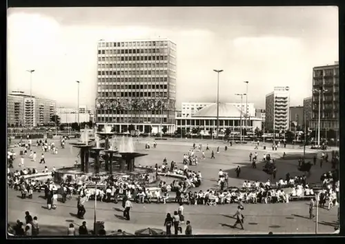 AK Berlin, Alexanderplatz mit Passanten