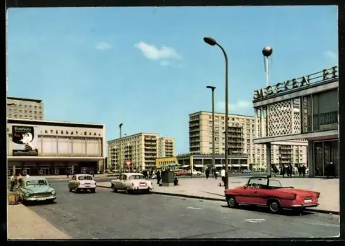 AK Berlin, moderne Architektur, Szene in der Karl-Marx-Allee