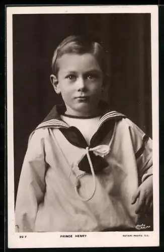 AK Der kleine Prinz Henry von Wales im Matrosenanzug