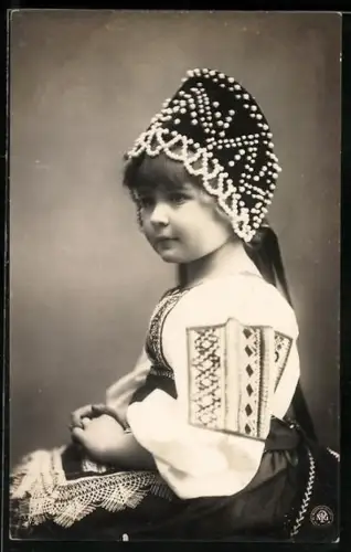 Foto-AK NPG Nr. 423 /5: Kleines Mädchen in Tracht