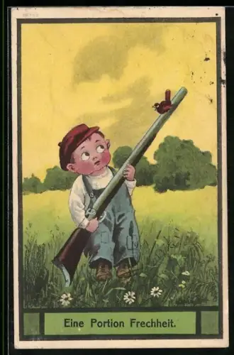 AK Kind steht mit einem Gewehr auf einer Wiese, ein Vogel landet auf dem Lauf, Eine Portion Frechheit
