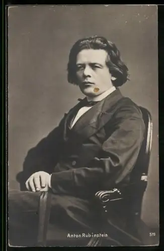 AK Anton Rubinstein sitzt in einem Stuhl