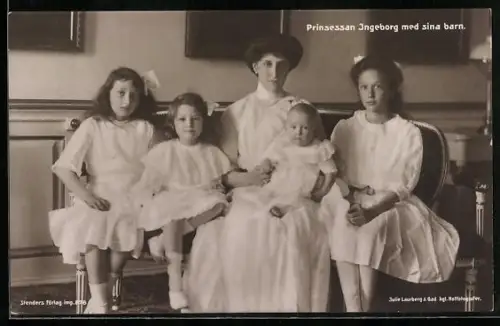AK Prinzessin Ingeborg von Schweden mit ihren Kindern