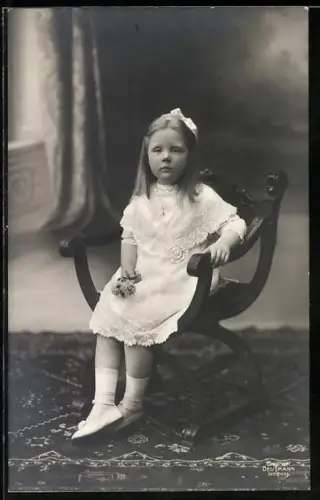 AK Prinzessin Juliana von den Niederlanden im Kleid