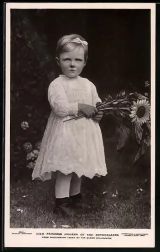 AK Prinzessin Juliana von den Niederlanden als Kleinkind mit einer Sonnenblume