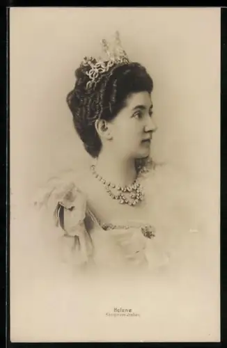 AK Helene die Königin von Italien im weissen Kleid mit Krone