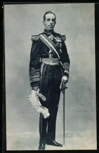 AK S. M. el Rey con el uniforme de Almirante de la Armada