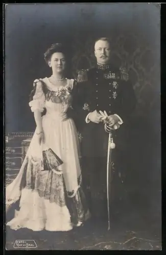 AK Königin Wilhelmine von den Niederlanden mit Gemahl