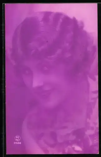 Foto-AK P. C. Paris: Junge Frau mit gewelltem Haar