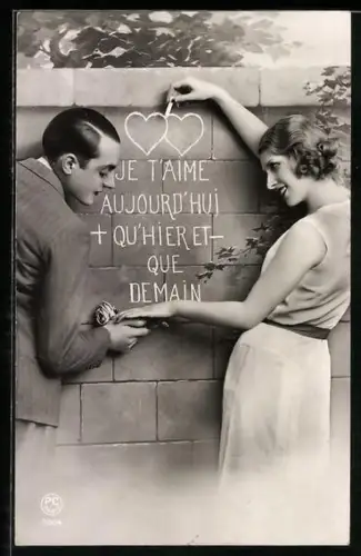 Foto-AK P. C. Paris: Liebespaar schreibt mit Kreide an Wand