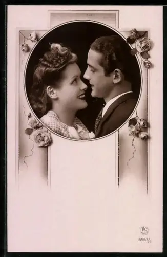 Foto-AK P. C. Paris: Liebespaar mit Rosen, Passepartout