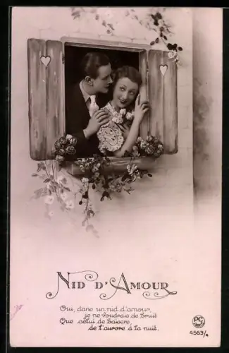 Foto-AK P. C. Paris: Liebespaar am Fenster