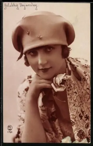 Foto-AK P. C. Paris: Fräulein mit einer Rose