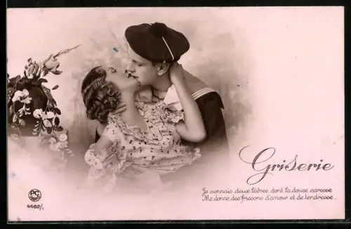 Foto-AK P. C. Paris: Matrose und Frau küssen sich