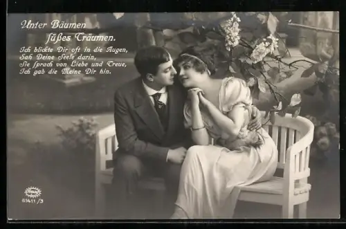 Foto-AK Amag Nr. 61411/3: Junges Paar in trauter Zweisamkeit