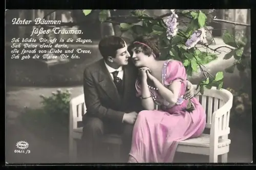 Foto-AK Amag Nr. 61411/3: Junges Paar auf einer Bank unter einem Baum