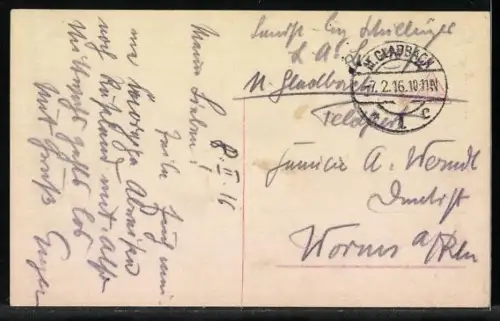 Foto-AK Amag Nr. K 92: Zwei Soldaten mit Pickelhauben am Grab eines gefallenen Kameraden