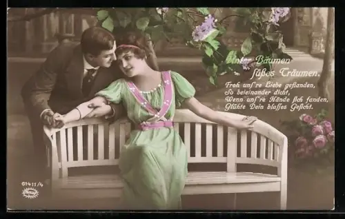 Foto-AK Amag Nr. 61411/4: Junger Mann im Gespräch mit Angebeteter unter einem Baum