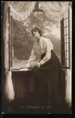 Foto-AK Amag Nr. 61566/1: Junge Frau in Gedanken versunken