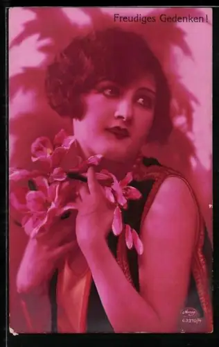 Foto-AK Amag Nr. 63910/4: Junge Frau mit erwartungsvollem Blick