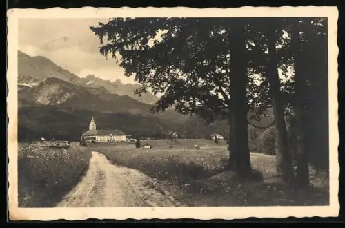 AK Elmau, Schloss Elmau mit Dreitorspitze