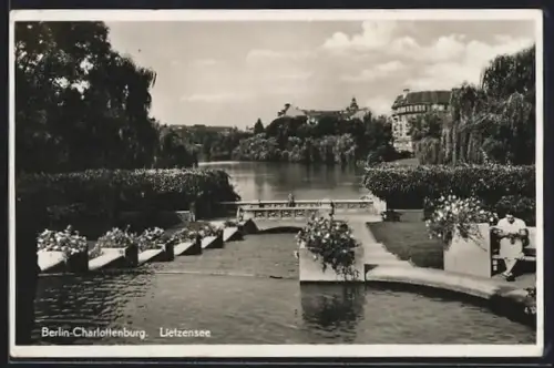 AK Berlin-Charlottenburg, Lietzensee, Parkanlage mit Brücke