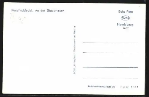 AK Penzlin /Meckl., An der Stadtmauer