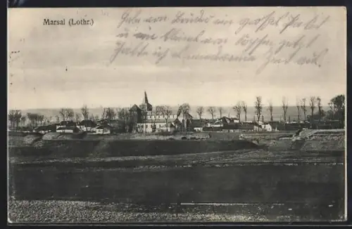 AK Marsal /Lothr., Vue du village et de l`église dans le paysage rural
