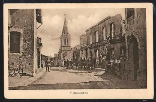 AK Hattonchâtel, Rue principale avec église et bâtiments endommagés