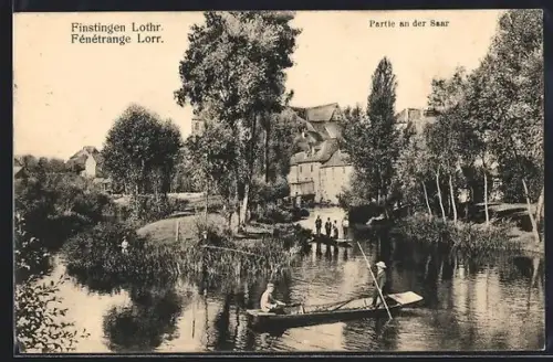 AK Fénétrange /Lorr., Partie sur la Saar avec des pêcheurs en barque et vue du village en arrière-plan
