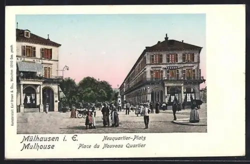 AK Mulhouse, Place du Nouveau Quartier avec des passants et bâtiments historiques