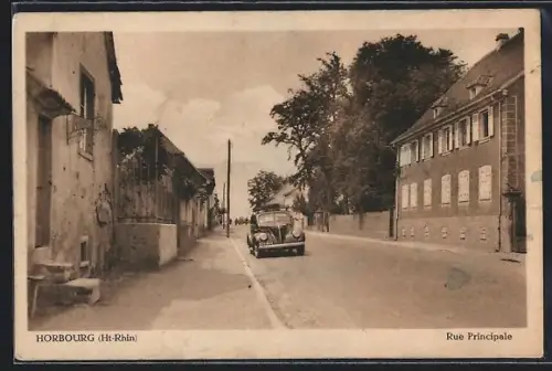 AK Horbourg /Ht-Rhin, Rue Principale avec voiture ancienne circulant
