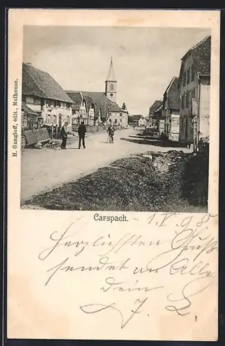 AK Carspach, Vue du village avec église et rue animée