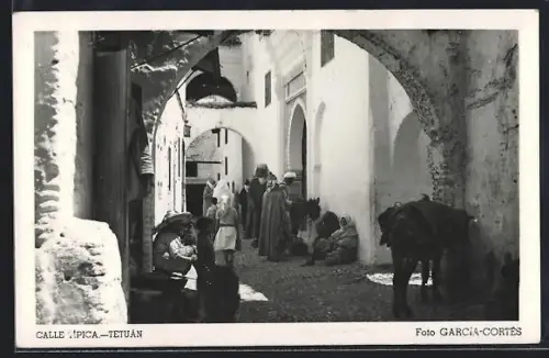 AK Tetuán, Enger Weg mit Anwohnern