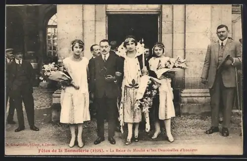 AK Troyes, Fêtes de la Bonneterie 1925, La Reine du Marché et ses Demoiselles d`honneur
