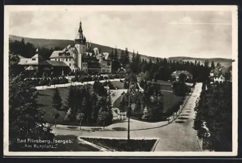 AK Bad Flinsberg, Isergeb., Am Kurplatz mit Kirche