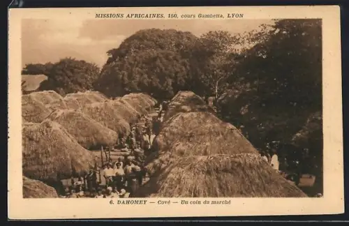 AK Cové, Un coin du marché, Strohhütten am Markt