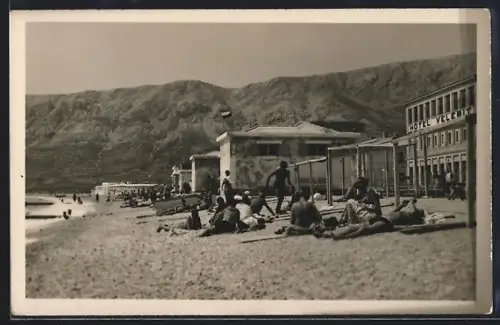 AK Baska, Strandpartie mit Hotel Velebit